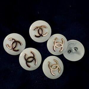 (Set of 6)23mm/White metal/gold logo markings onback these are beautiful.🤩